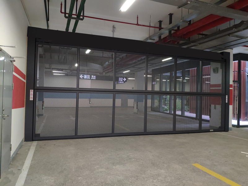 電動上折疊門.jpg 電動上折疊門.jpg