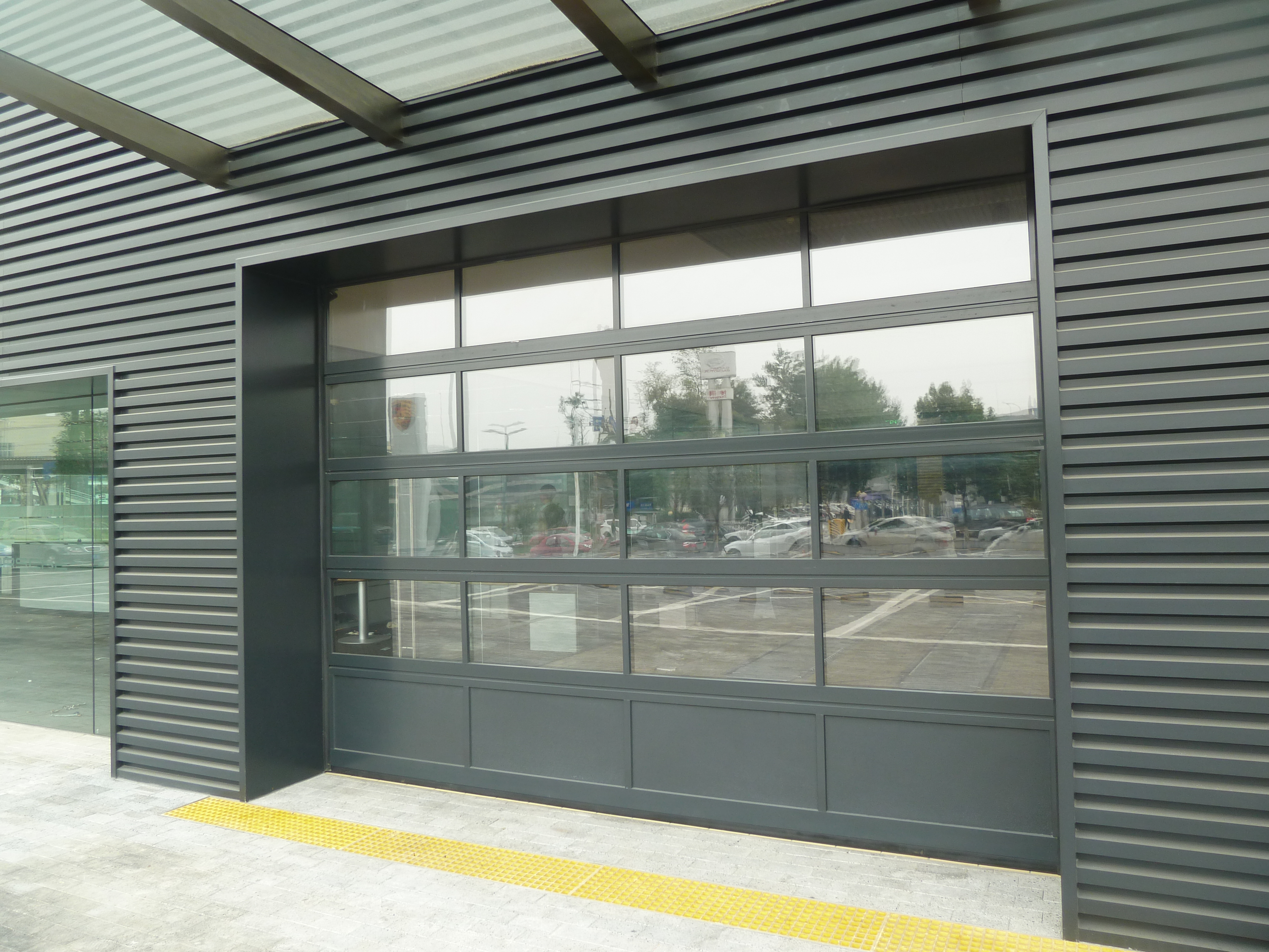 鋁合金上滑門.jpg 鋁合金上滑門.jpg